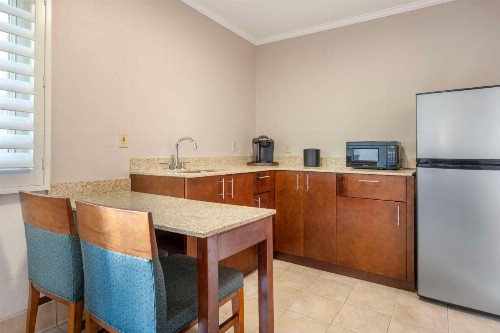 Best Western Plus Beach View Lodge - image 34