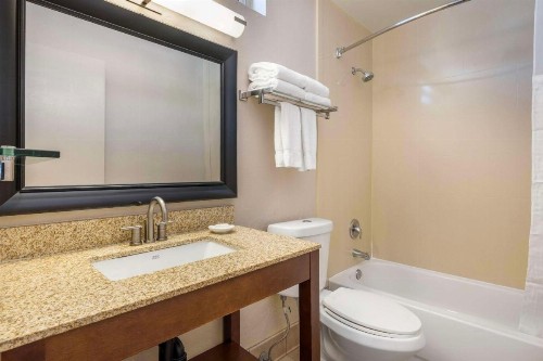 Best Western Plus Beach View Lodge - image 38