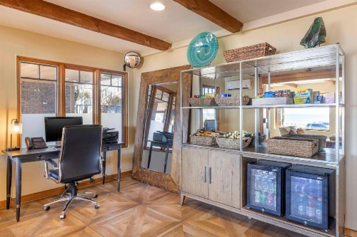 Best Western Plus Beach View Lodge - image 41
