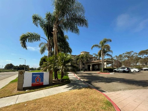Carlsbad Suites - image 1