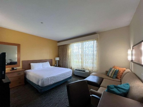 Carlsbad Suites - image 14