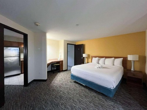Carlsbad Suites - image 15