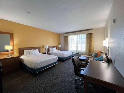Carlsbad Suites - image 19