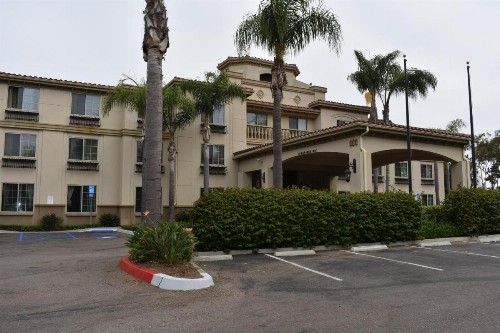Carlsbad Suites - image 2