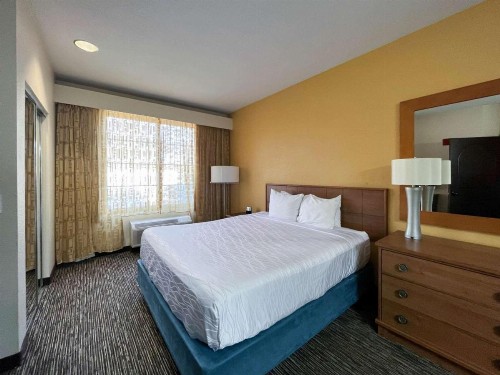 Carlsbad Suites - image 22