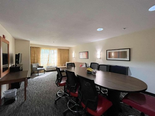 Carlsbad Suites - image 26