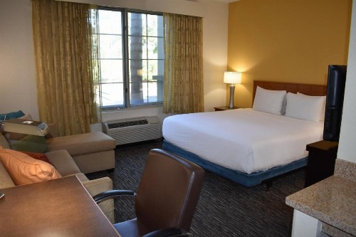 Carlsbad Suites - image 3