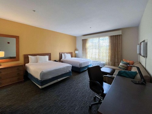 Carlsbad Suites - image 4