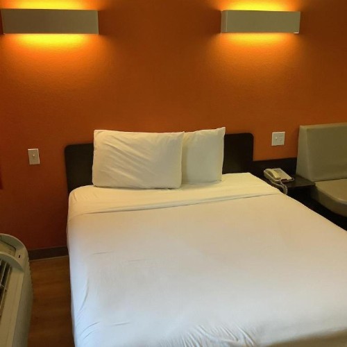 Carlsbad Village Inn - image 25