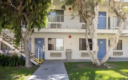 Carlsbad Village Inn - image 5