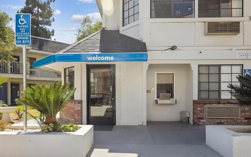 Carlsbad Village Inn - image 6