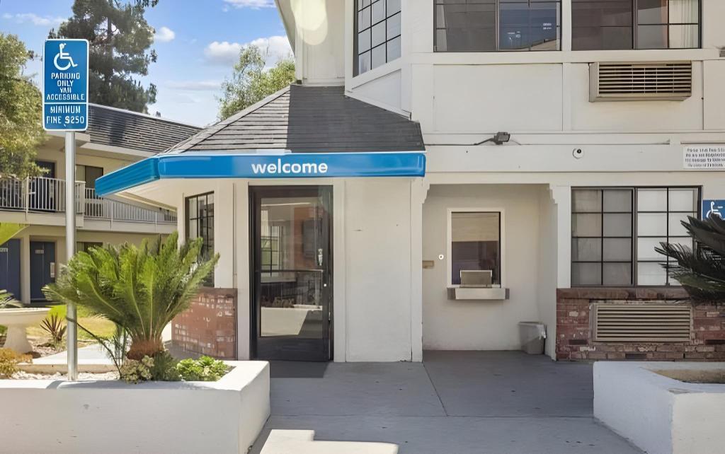 Carlsbad Village Inn - image 6