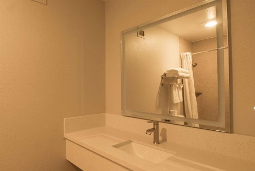 Days Inn by Wyndham Carlsbad - image 13