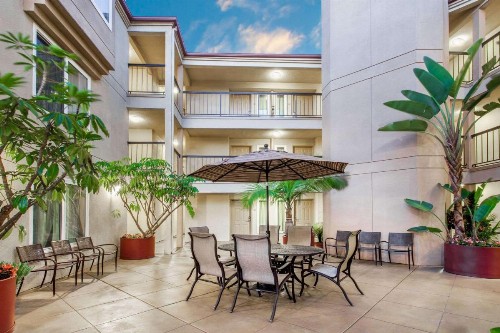 Days Inn by Wyndham Carlsbad - image 2