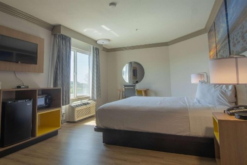 Days Inn by Wyndham Carlsbad - image 20