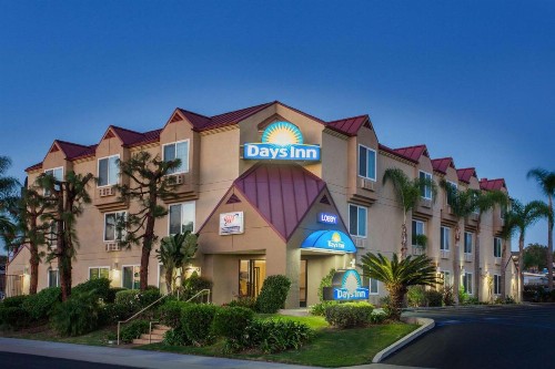 Days Inn by Wyndham Carlsbad - image 3
