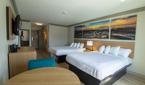 Days Inn by Wyndham Carlsbad - image 35