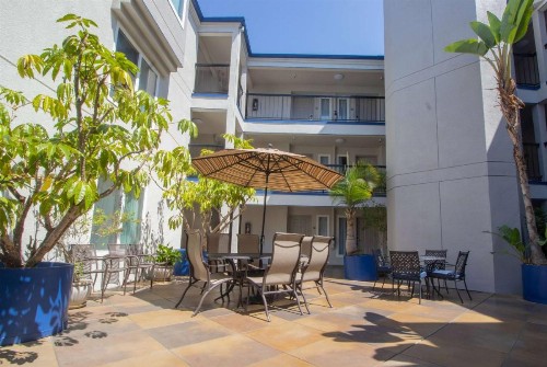 Days Inn by Wyndham Carlsbad - image 5