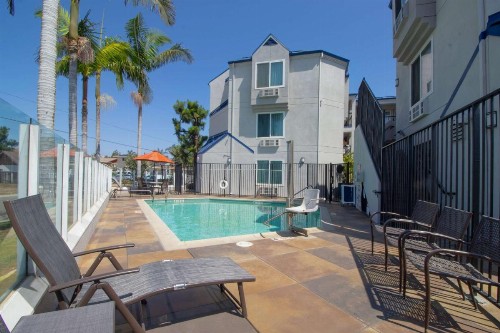 Days Inn by Wyndham Carlsbad - image 6