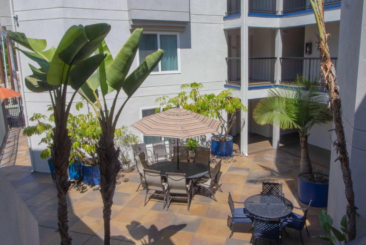 Days Inn by Wyndham Carlsbad - image 7