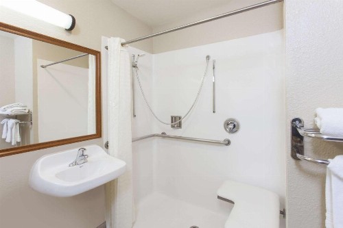 Days Inn by Wyndham Carlsbad - image 8