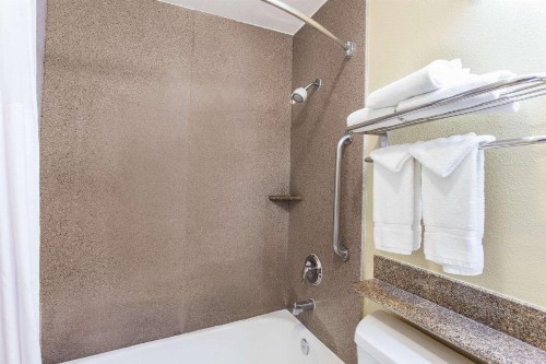 Days Inn by Wyndham Carlsbad - image 9