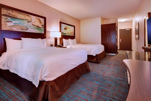 Fairfield Inn & Suites by Marriott San Diego Carlsbad - image 2
