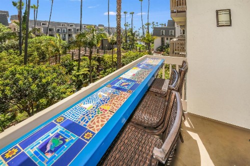 G218 - Palms Away - image 9