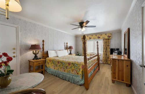 Carmel Inn & Suites - image 11
