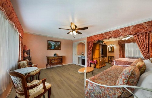 Carmel Inn & Suites - image 13