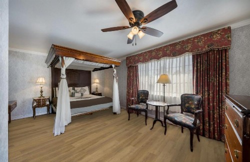 Carmel Inn & Suites - image 14