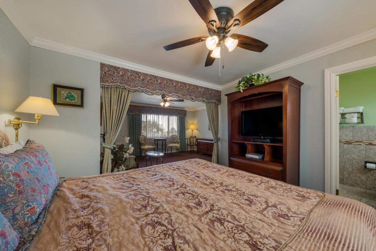 Carmel Inn & Suites - image 3