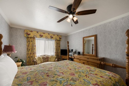 Carmel Inn & Suites - image 30