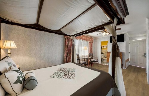 Carmel Inn & Suites - image 8