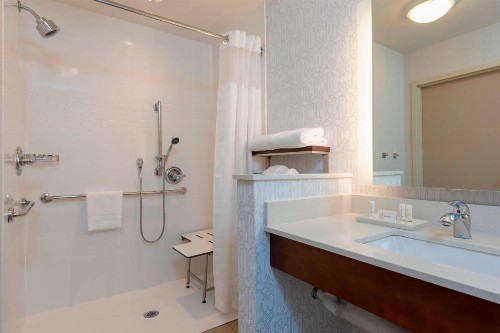 Fairfield Inn & Suites by Marriott Indianapolis Carmel - image 8