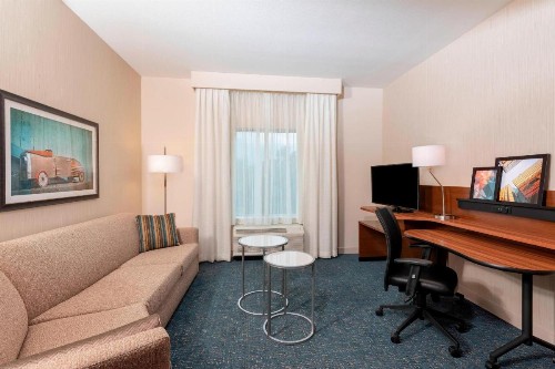 Fairfield Inn & Suites by Marriott Indianapolis Carmel - image 9