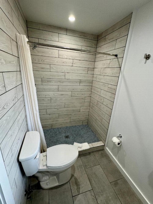 Hidden Valley Inn - image 19