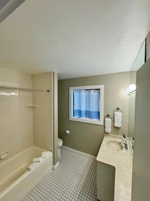 Hidden Valley Inn - image 35