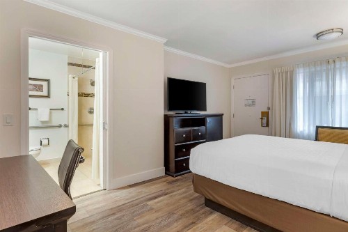 Best Western Carmel's Town House Lodge - image 14