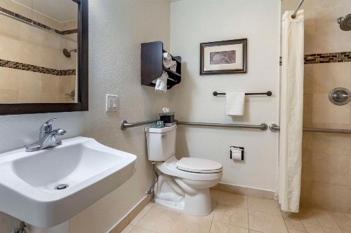 Best Western Carmel's Town House Lodge - image 15