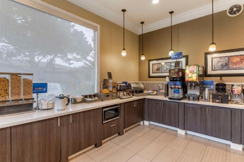 Best Western Carmel's Town House Lodge - image 16