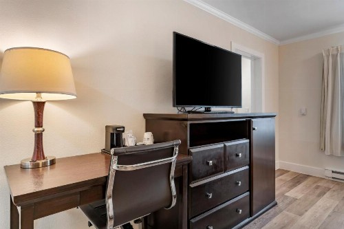 Best Western Carmel's Town House Lodge - image 32