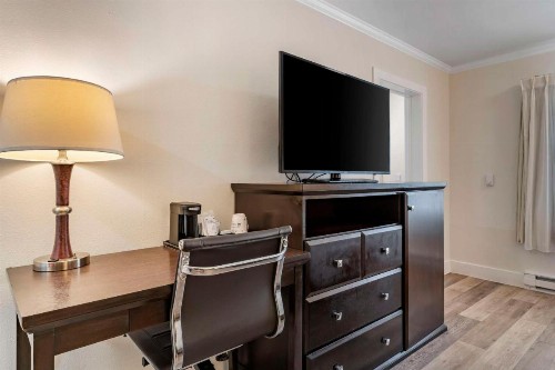 Best Western Carmel's Town House Lodge - image 35