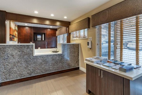 Best Western Carmel's Town House Lodge - image 36