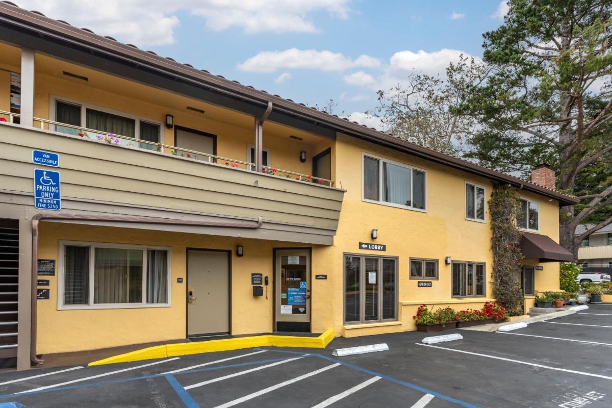 Best Western Carmel's Town House Lodge - image 4