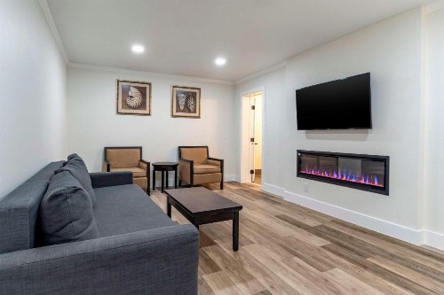 Best Western Carmel's Town House Lodge - image 39