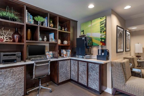Best Western Carmel's Town House Lodge - image 40
