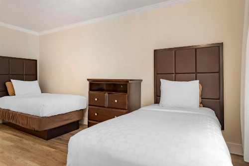 Best Western Carmel's Town House Lodge - image 42