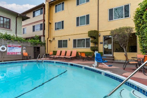 Best Western Carmel's Town House Lodge - image 44