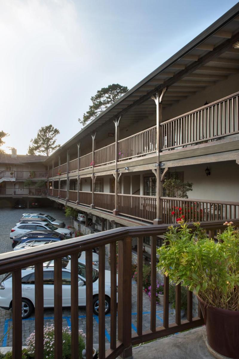 Coachman's Inn A Four Sisters Inn - image 6